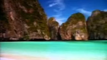 The Beach - 2000 ‧ Adventure/Drama ‧ 1h 59m