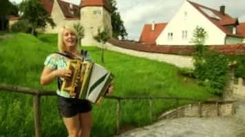 Alexandra Schmied - German musician