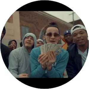 049 Gus - Musical artist