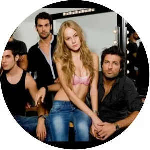 90-60-90, diario secreto de una adolescente - 2009 ‧ 1 season