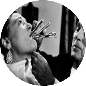 A King in New York - 1957 ‧ Drama/Black and white ‧ 1h 50m