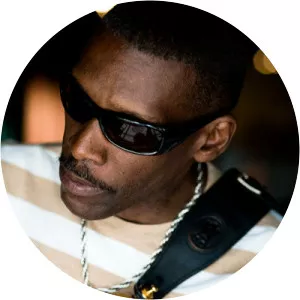 Aaron Mills - Singer