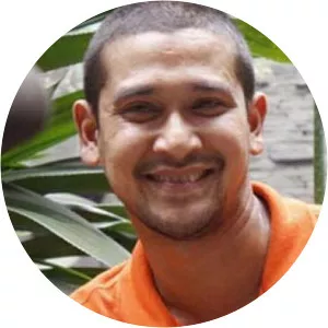 Abi Yapto - Yasmine Wildblood's husband