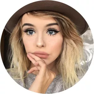 Acacia Brinley Clark