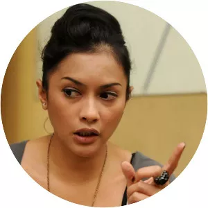 Ade Sechan - Sarah Sechan's sister