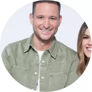 Adél Csobot - Singer