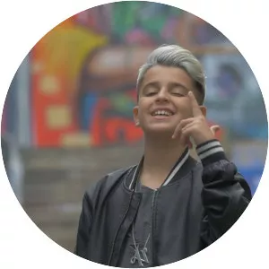 Adexe & Nau - Singer