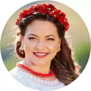 adriana ochisanu laura olteanu - Musical artist