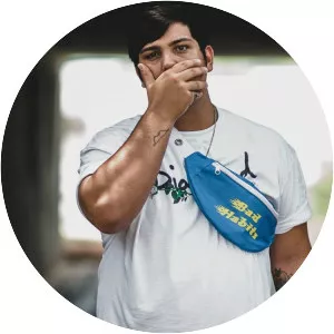 adriansings - Musical artist