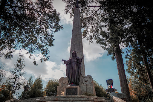 Adro da Igreja Paroquial de Riba de Ave