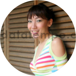 Adsary Zinnia Rugebregt - Singer