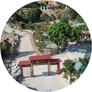 agarwood tower chùa đa bảo