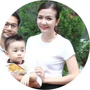 Ai Chau - Huynh Dong's wife