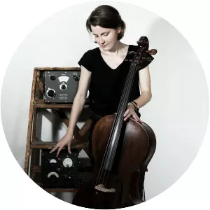 Aina Myrstener Cello