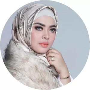Aisyahrani - Syahrini's sister