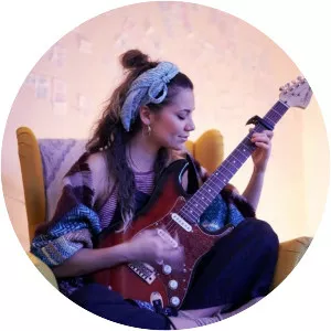 Aklea Neon - Musical artist