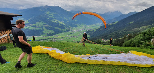 Aktivzentrum Zillertal Gleitschirmlandeplatz - Sport tour agency in Zell am Ziller, Austria