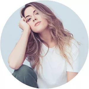 Alana Springsteen - Singer