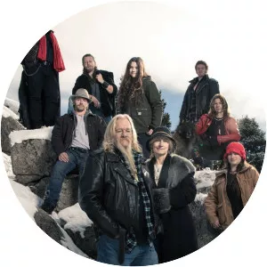 Alaskan Bush People: Wolfpack . . .