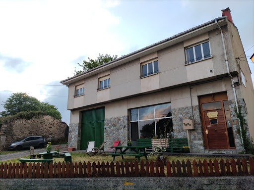 Albergue Del Peregrino El Texu - Pilgrim hostel in La Espina, Spain
