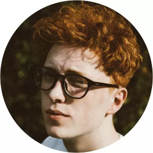 Alec Wigdahl - Singer