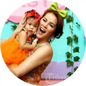 Aleena Naira Hana Hutapea - Olla Ramlan's daughter