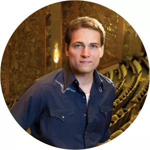 Alek Shrader - Musical artist