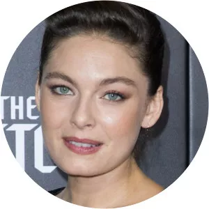 Alexa Davalos