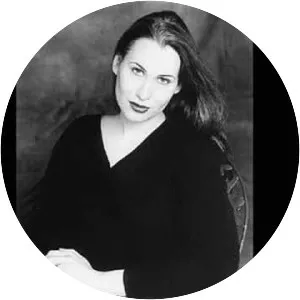 Alexandra Deshorties