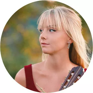 Alexandra Whittingham - Guitarist