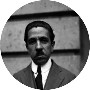 Alfonso Pruneda García - Physician