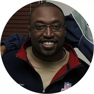 Alge Crumpler - American football player