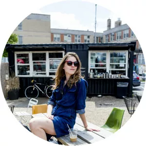 Ali McGuirk - Singer