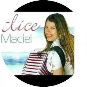 Alice Maciel - Vocalist