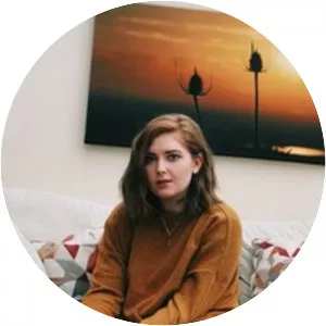 Alice Oseman photograph