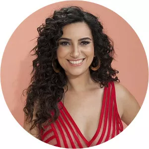 Aline Calixto - Singer