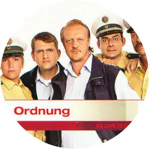 Alles in Ordnung – Mit dem Wahnsinn auf Streife