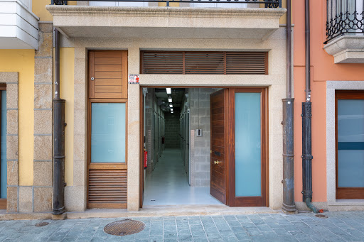 Alquiler trasteros Leoneras Varela Silvari - Self-storage facility in A Coruna, Spain