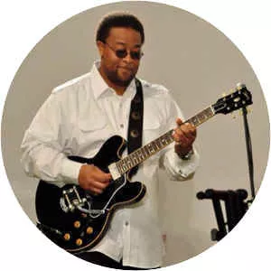 Alton Hollis - Musician