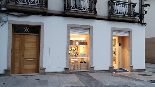 Alvarez Delicatessen - Grocery store