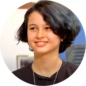 Alya Deniz Cergel photograph