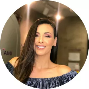 Amarda Toska - Internet personality ‧ Ermal Mamaqi's wife