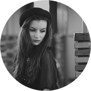 Amarilla Marta photograph