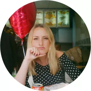 Amelia Dimoldenberg - Journalist