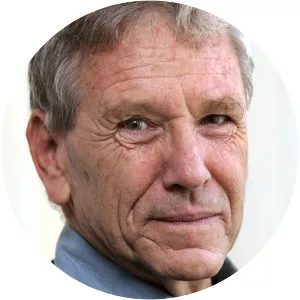 Amos Oz
