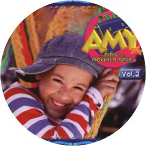 Amy, la niña de la mochila azul