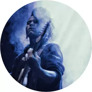 los moustros del espacio exterior ángel strife