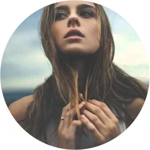 Ann Saunderson - Singer