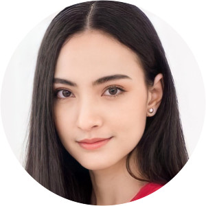 Anna Glucks - Actress