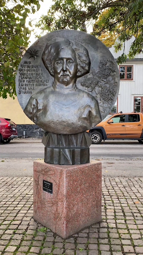 Anna Lindhagens Minne - staty